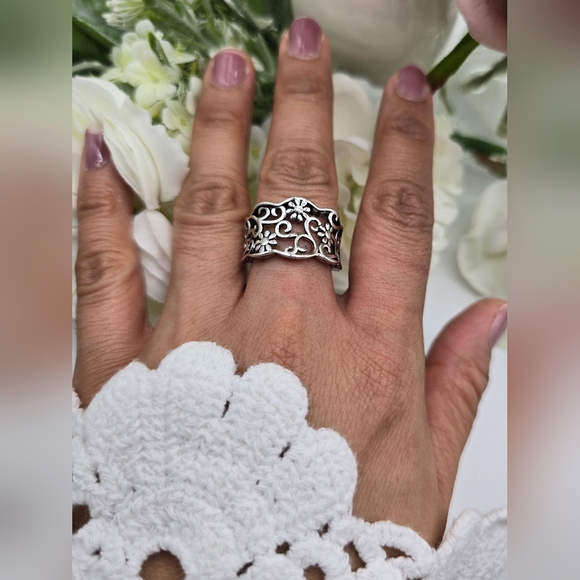 ♥️ CAMELIA STERLING SILVER RING - Picture 2 of 8